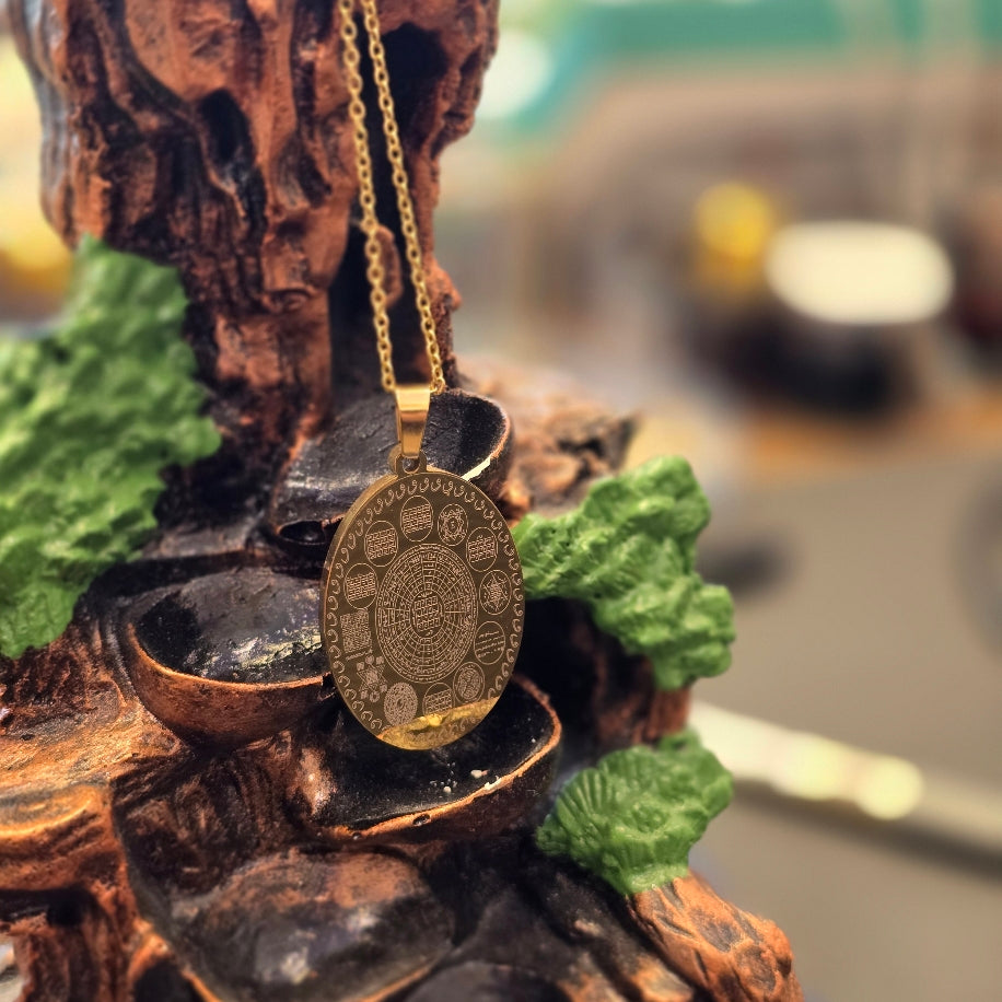 Zırhlı Korumalı Oval Kolye