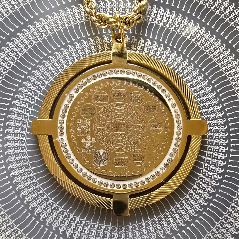 Korumalı Taşlı Çelik Kolye