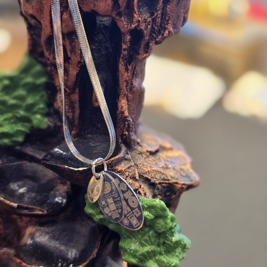 Dualı Zırhlı Yaprak Kolye