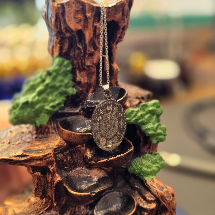 Zırhlı Korumalı Oval Kolye